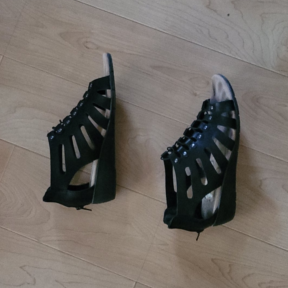 Sandals - Picture 4 of 5